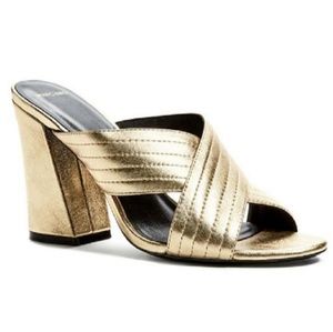 NWT Gold leather shoes by Marciano